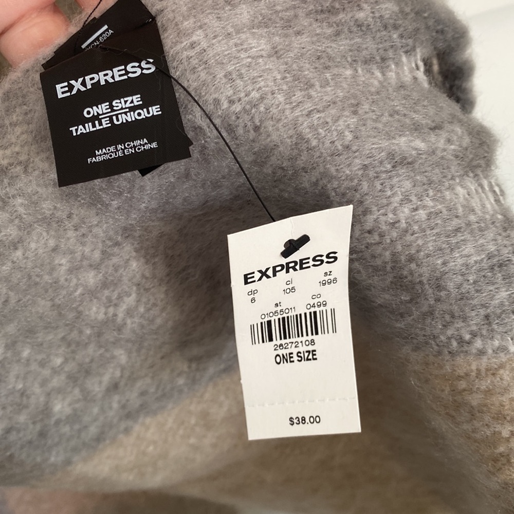 Express Scarf 🧣 - Picture 4 of 5